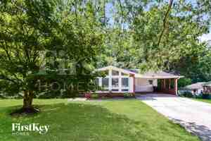 featured image of 75 Winnview Dr