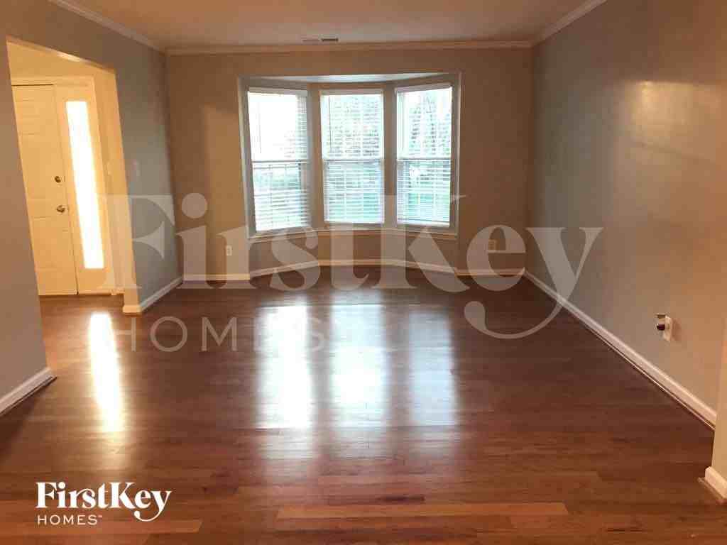5933 Skyline Dr - Photo 2 of 12