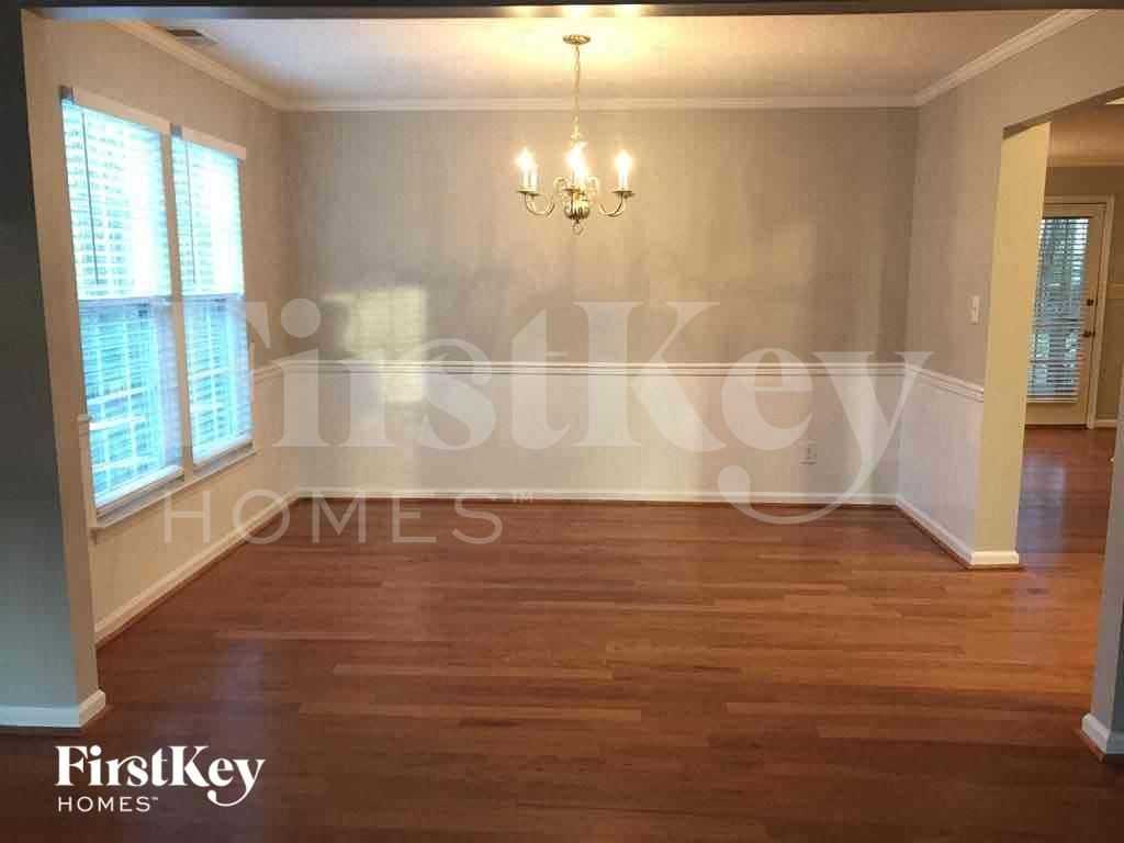 5933 Skyline Dr - Photo 3 of 12