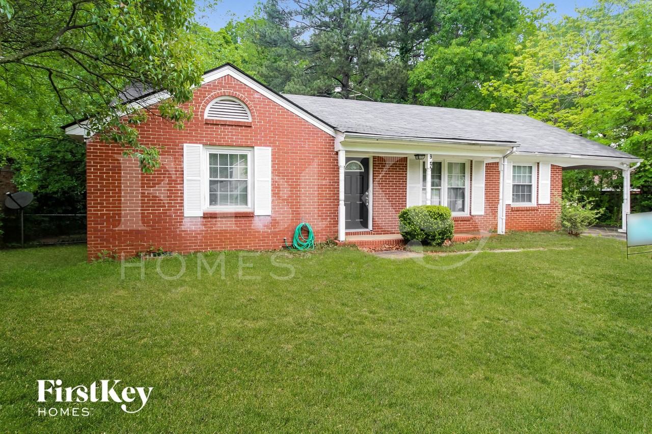 902 Morrow Rd - Photo 2 of 15