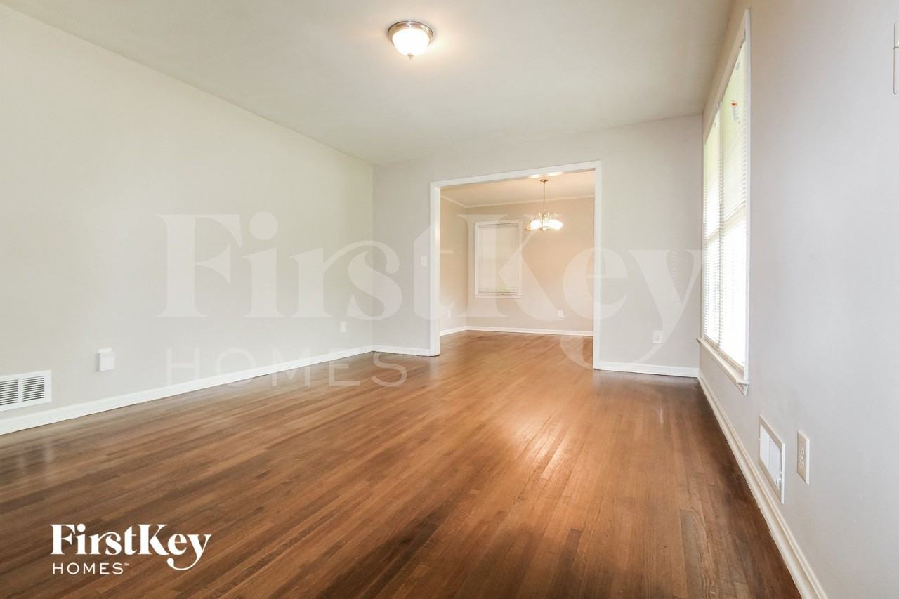 902 Morrow Rd - Photo 3 of 15