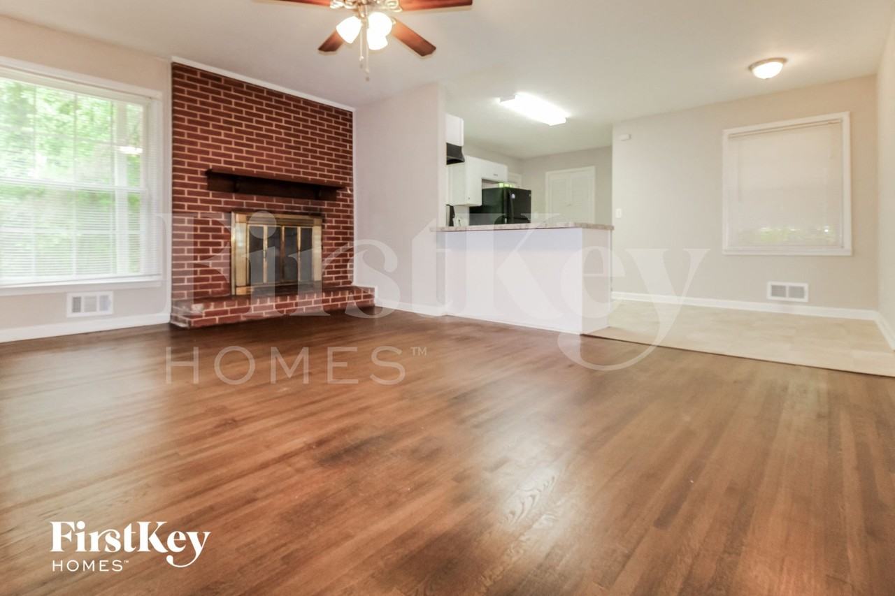 902 Morrow Rd - Photo 4 of 15