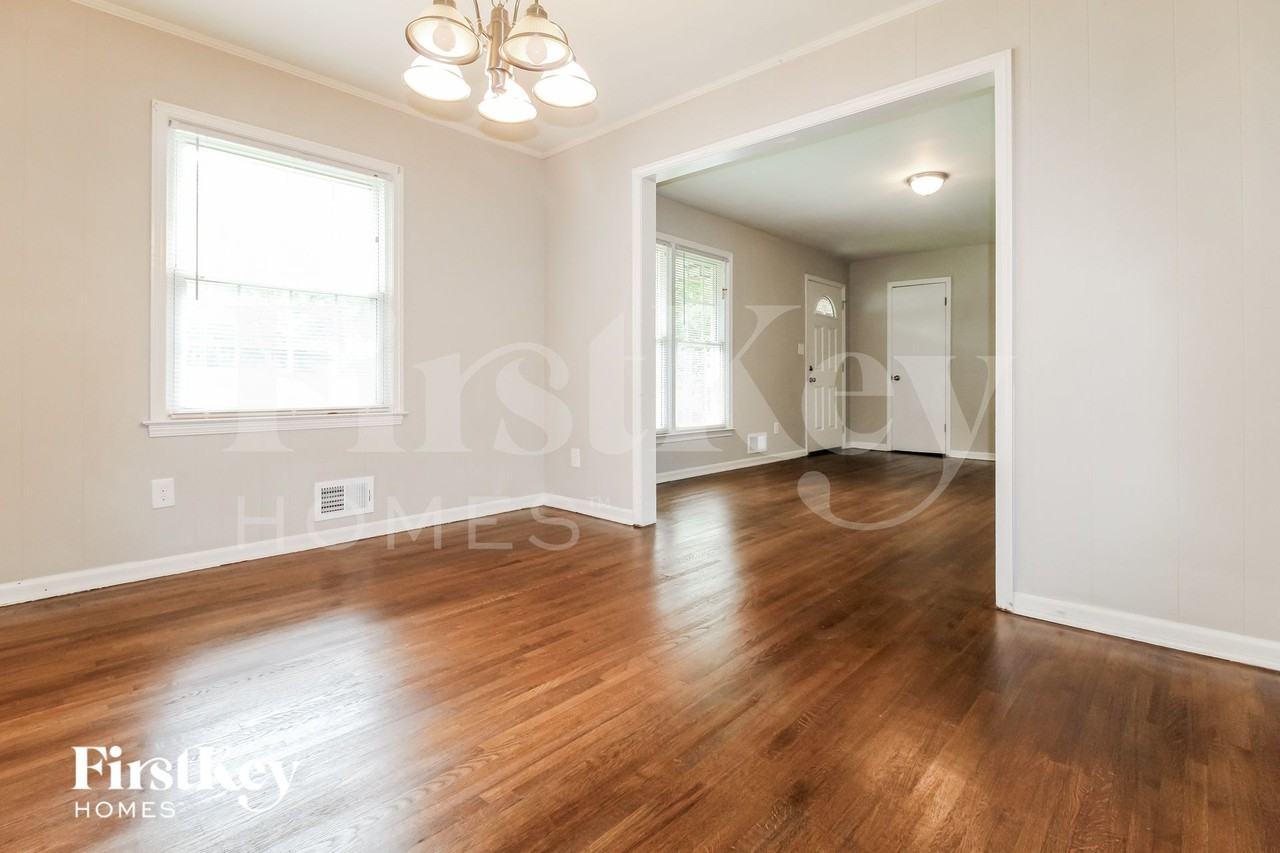 902 Morrow Rd - Photo 5 of 15