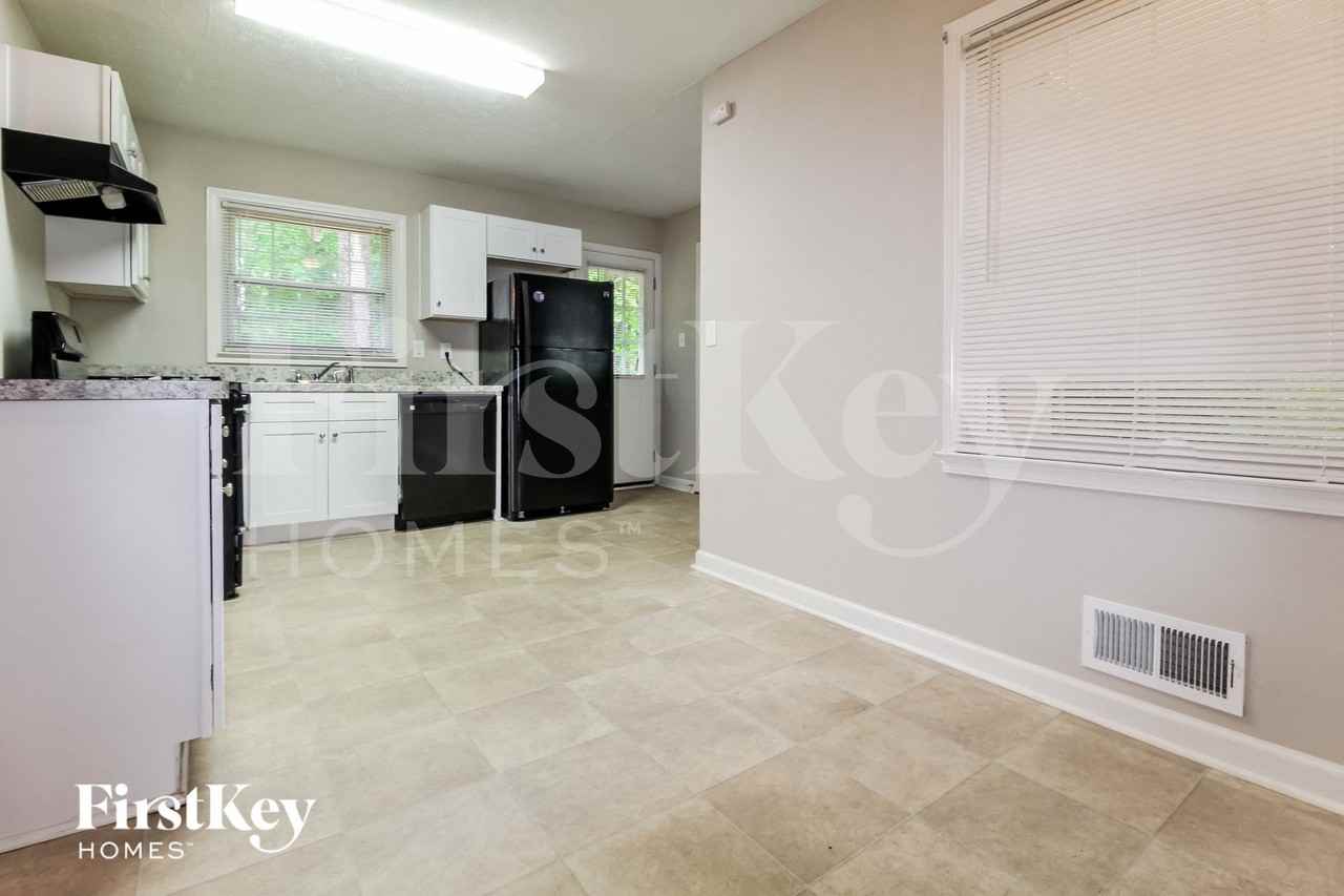 902 Morrow Rd - Photo 6 of 15