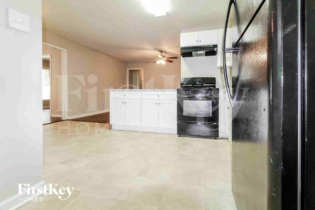 902 Morrow Rd - Photo 7 of 15