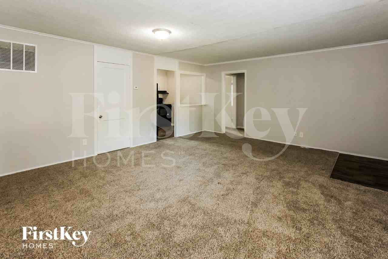 709 Ne 45th Ter - Photo 2 of 15
