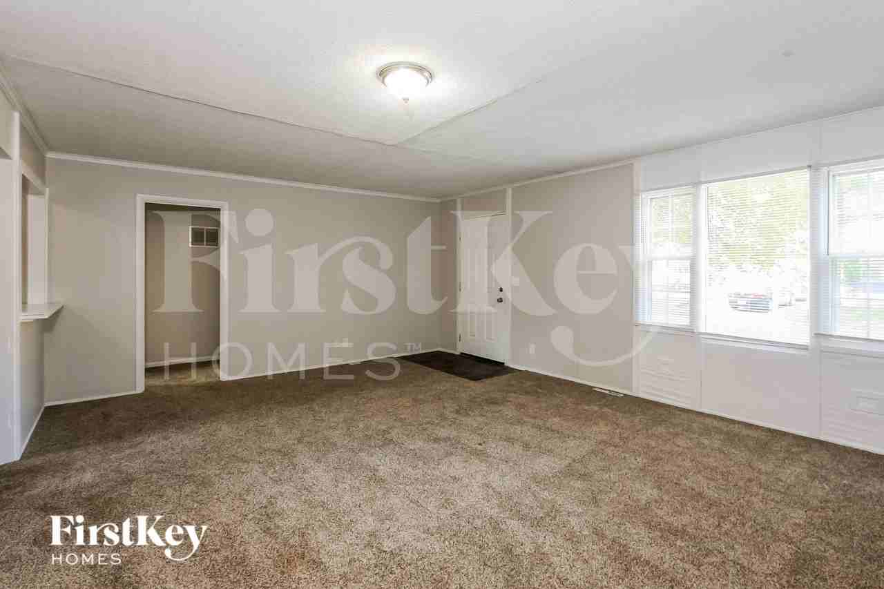 709 Ne 45th Ter - Photo 3 of 15