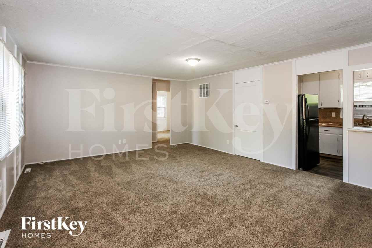 709 Ne 45th Ter - Photo 4 of 15