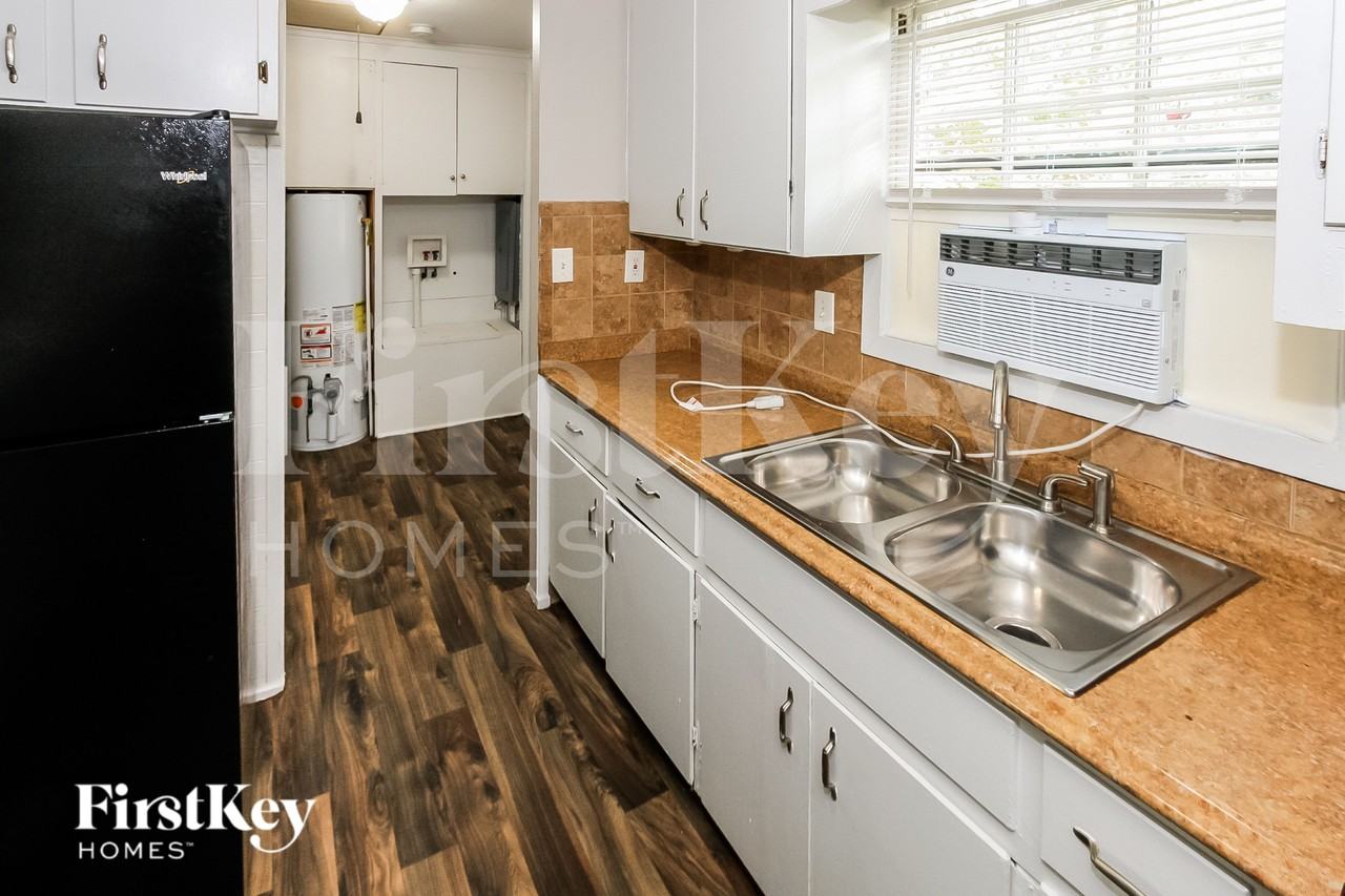 709 Ne 45th Ter - Photo 6 of 15