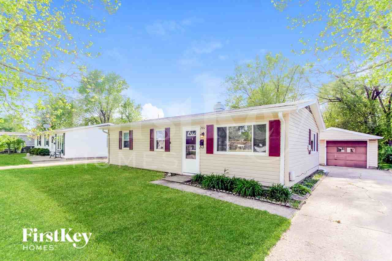 702 Delbrook Dr - Photo 2 of 16
