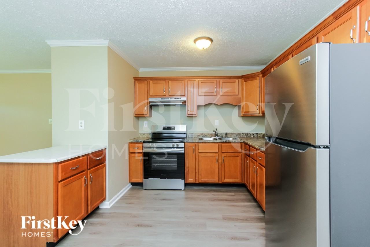 702 Delbrook Dr - Photo 5 of 16