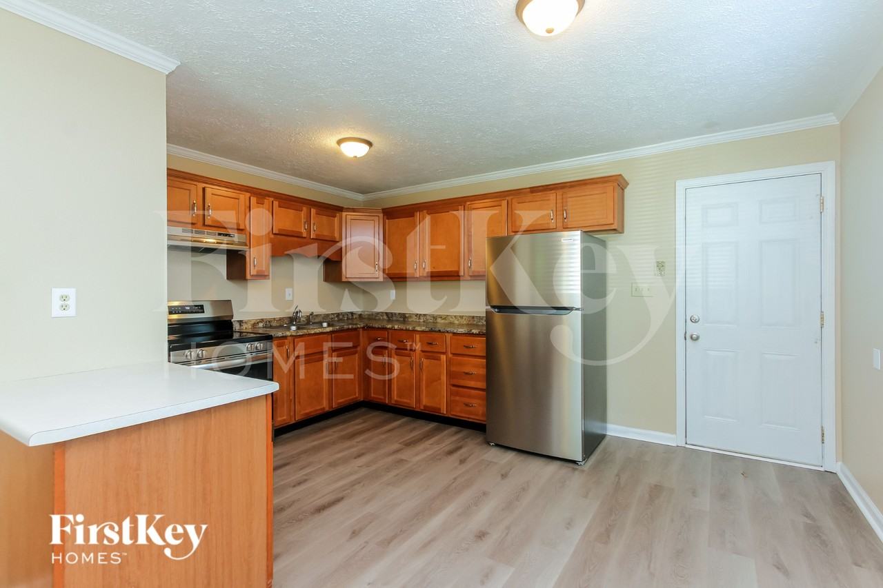 702 Delbrook Dr - Photo 6 of 16