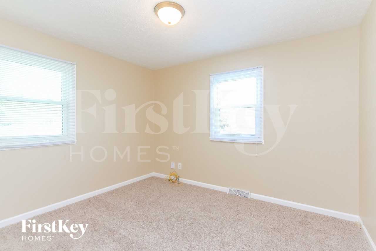702 Delbrook Dr - Photo 7 of 16