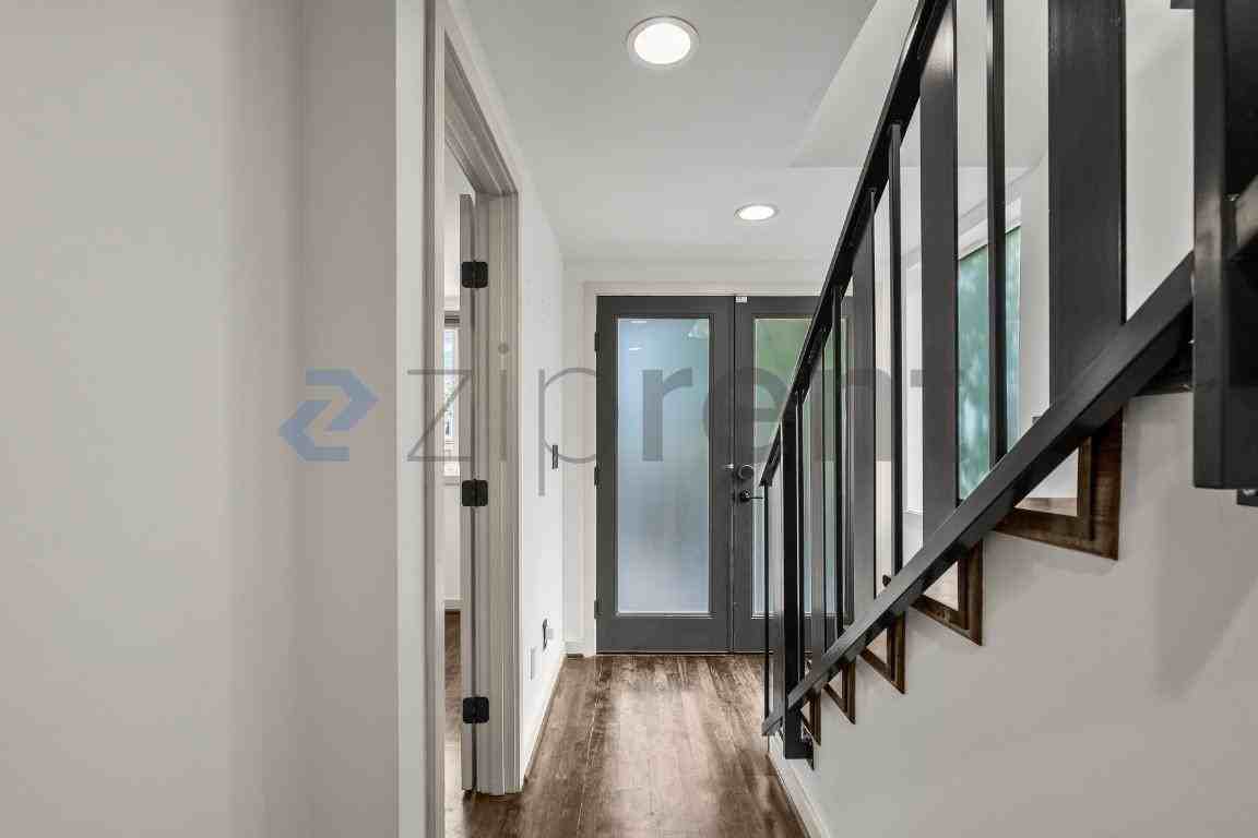5435 Kensington Pl N - Photo 5 of 19