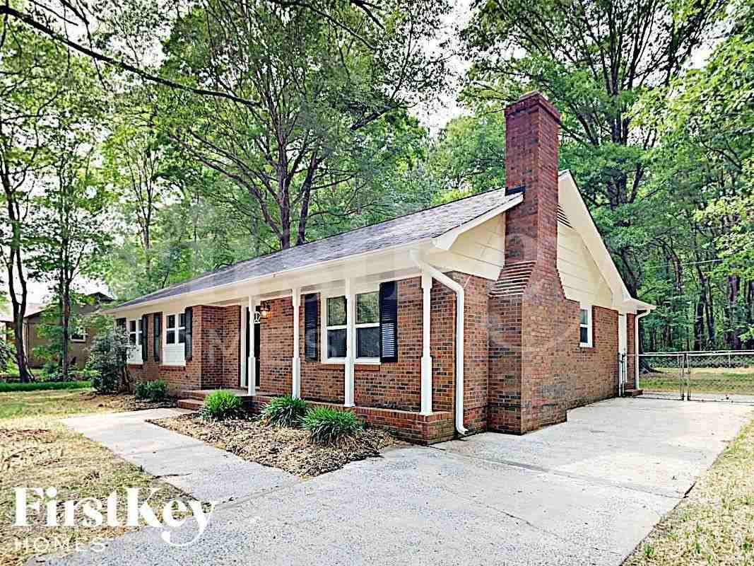 6107 Rockwell Dr - Photo 2 of 16