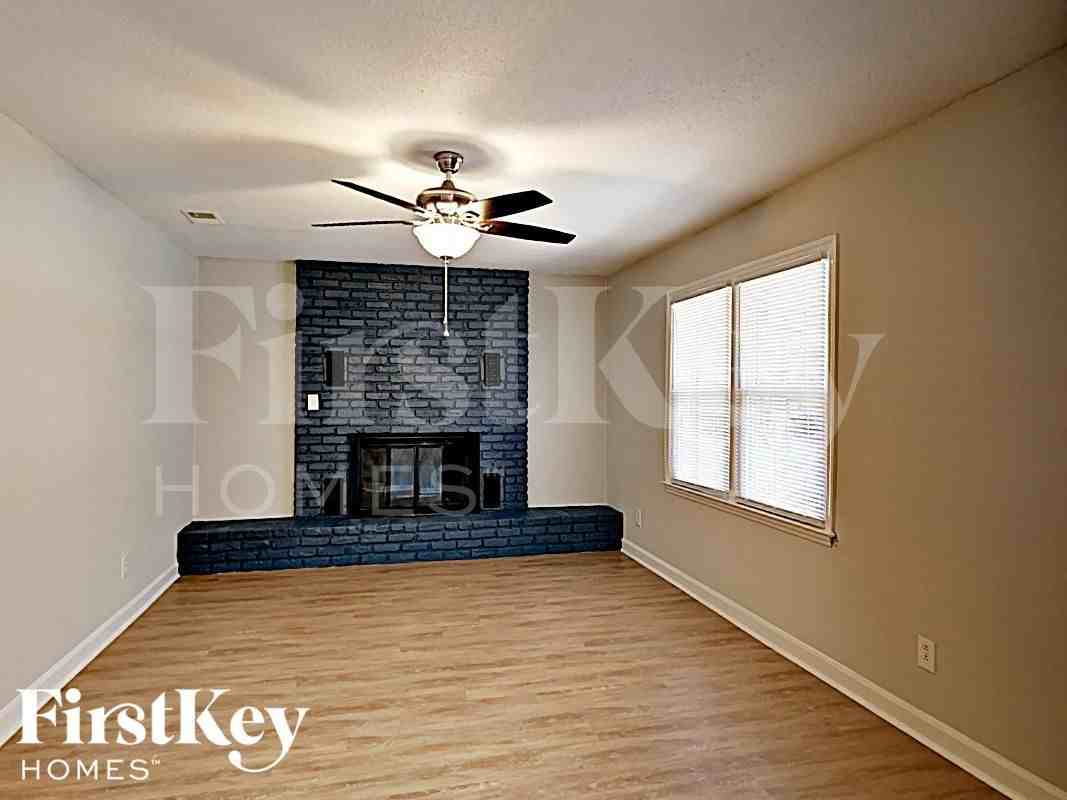 6107 Rockwell Dr - Photo 4 of 16
