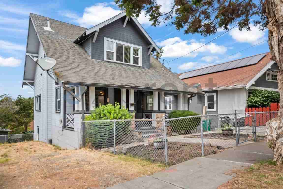2667 Wakefield Ave - Photo 2 of 31