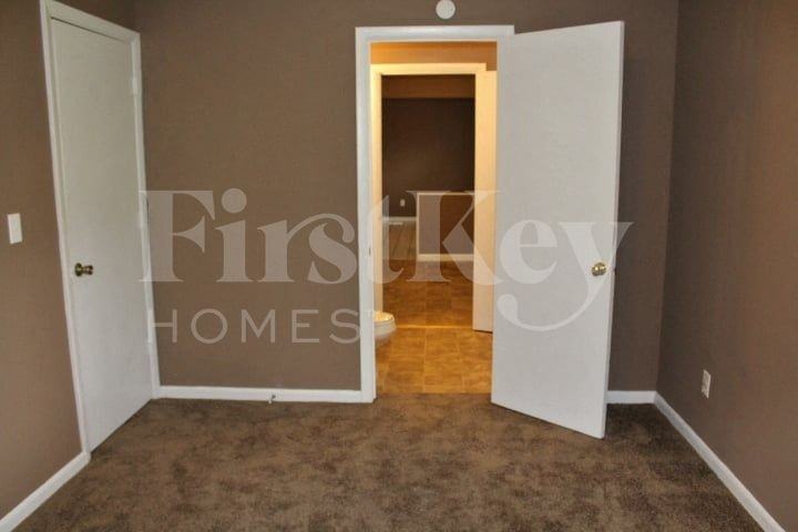 5806 Oliver Ave - Photo 2 of 2
