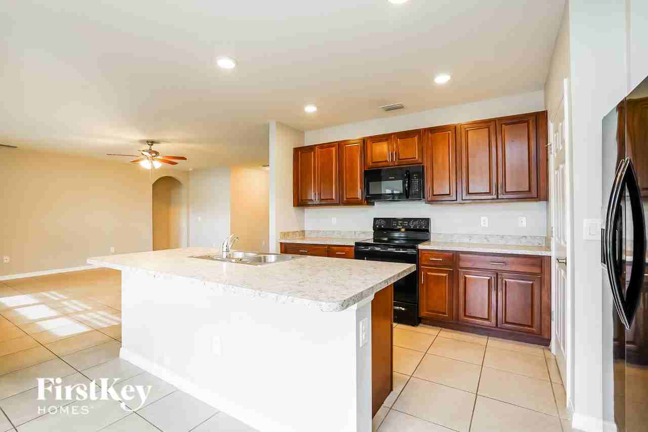 4333 Sw 9th Pl - Photo 5 of 16