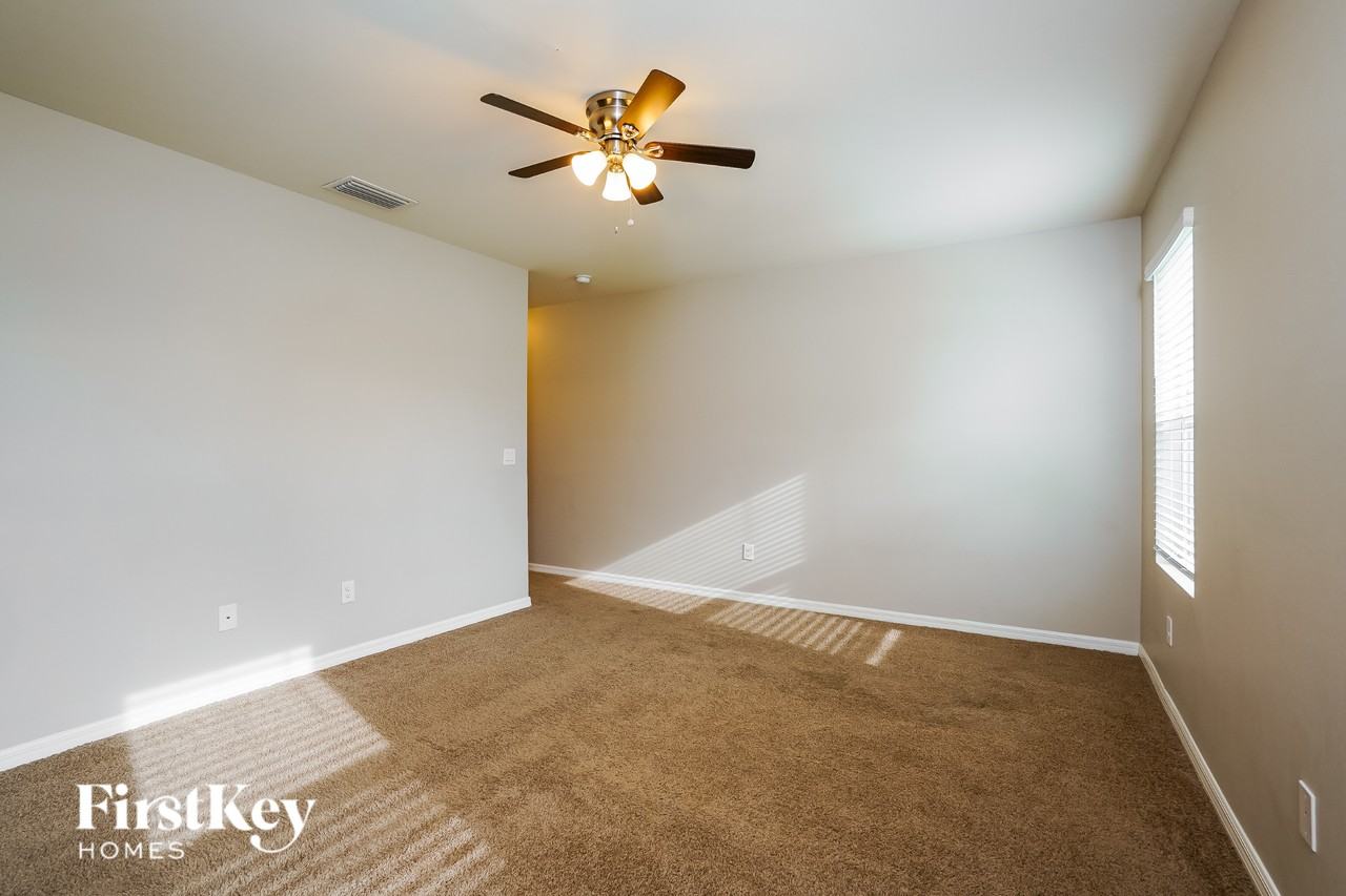 4333 Sw 9th Pl - Photo 7 of 16
