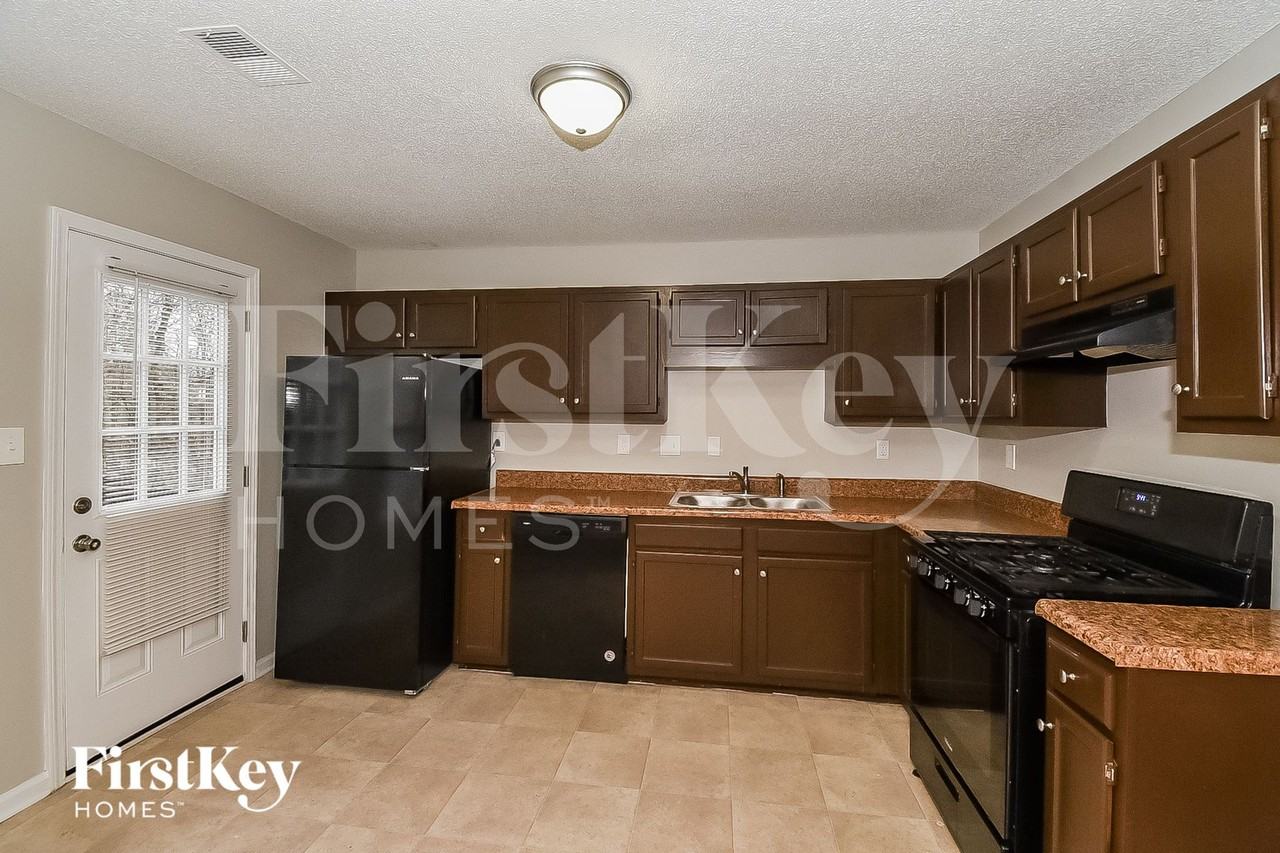 4260 Rushing Water Ct - Photo 5 of 16