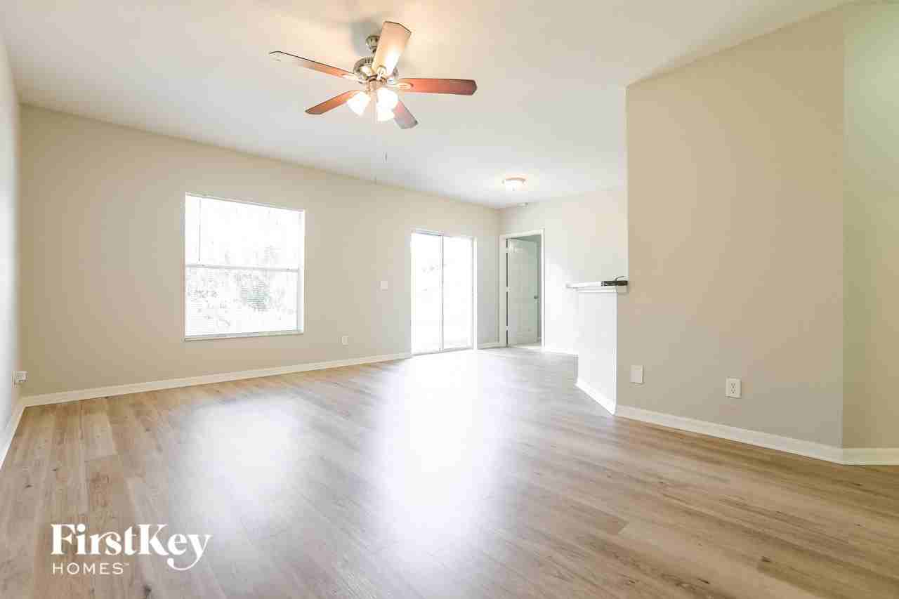4167 N Biscayne Dr - Photo 2 of 15