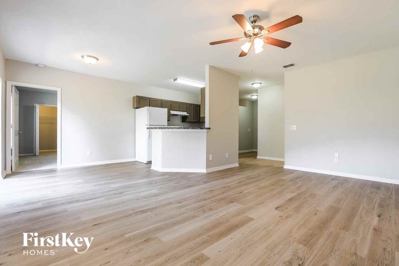 4167 N Biscayne Dr - Photo 3 of 15
