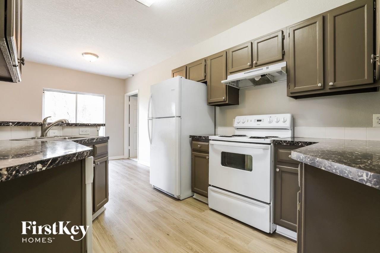 4167 N Biscayne Dr - Photo 5 of 15