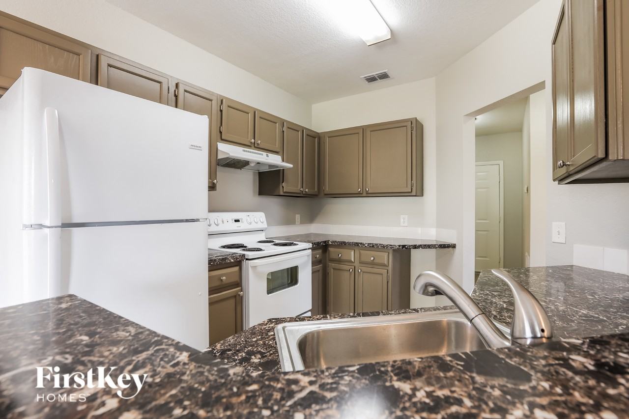4167 N Biscayne Dr - Photo 6 of 15
