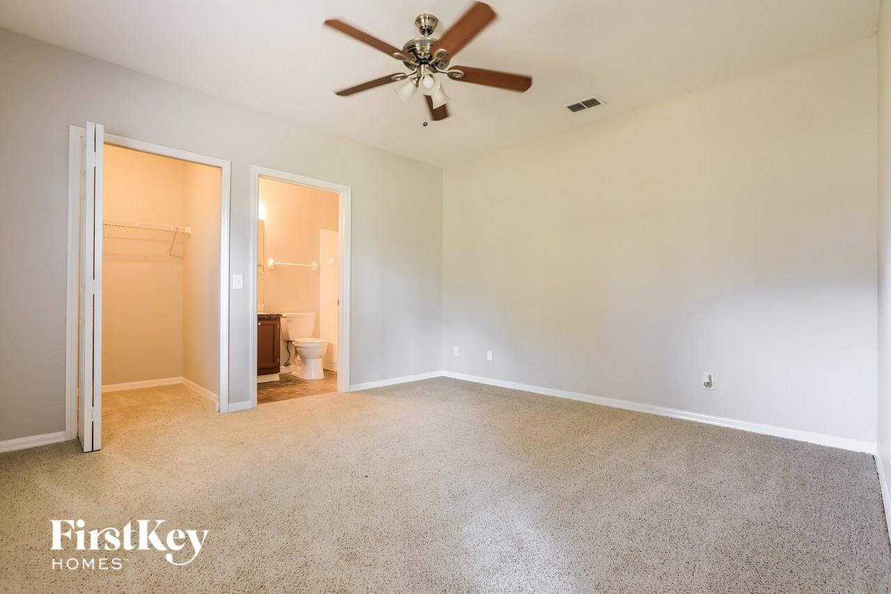 4167 N Biscayne Dr - Photo 7 of 15