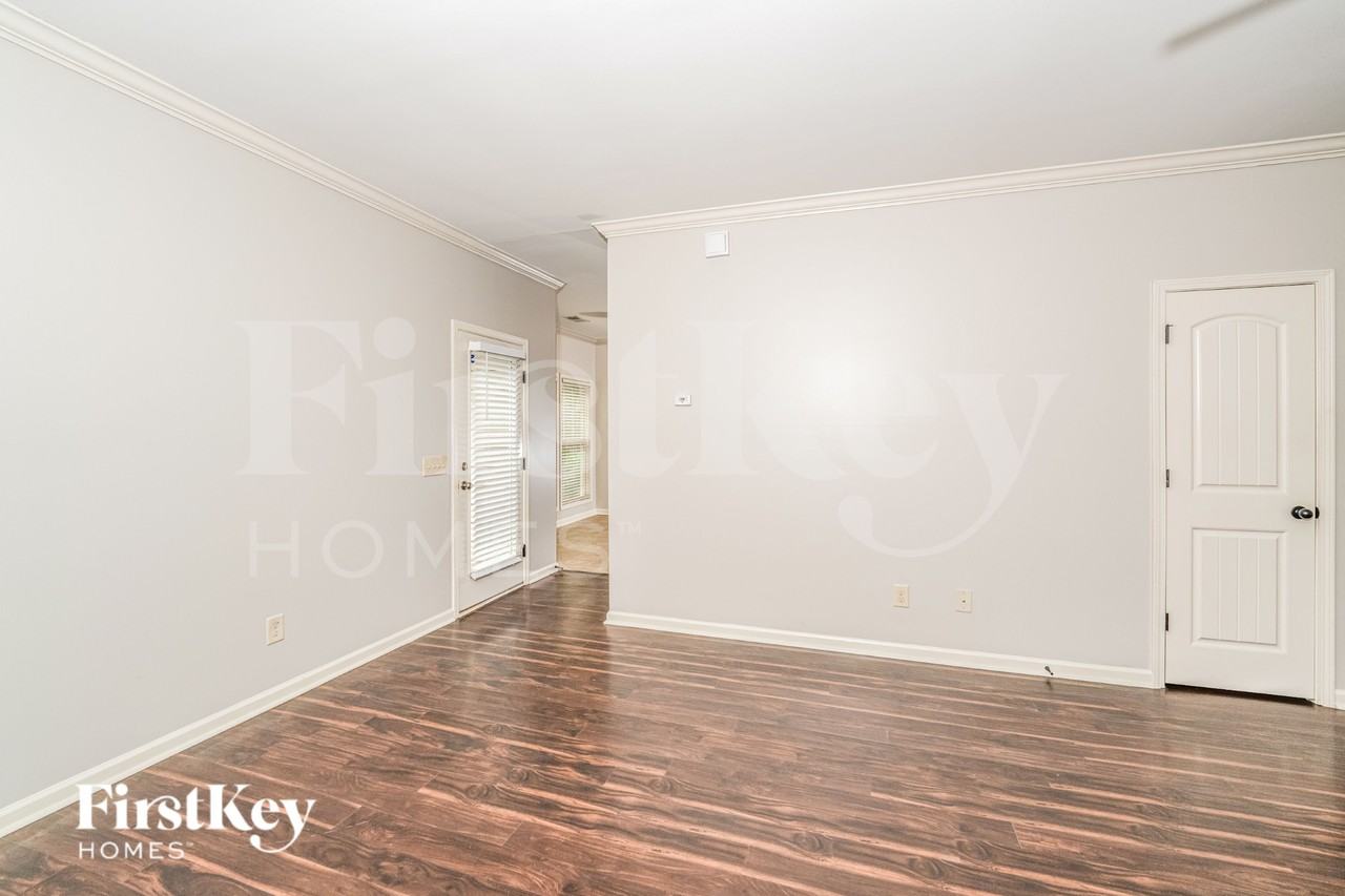 411 Odum Rd - Photo 3 of 16