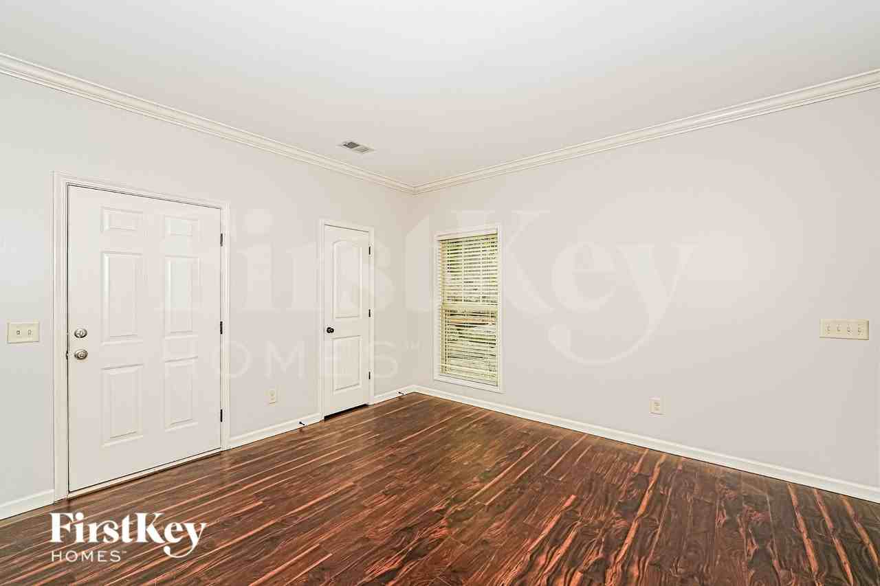 411 Odum Rd - Photo 4 of 16
