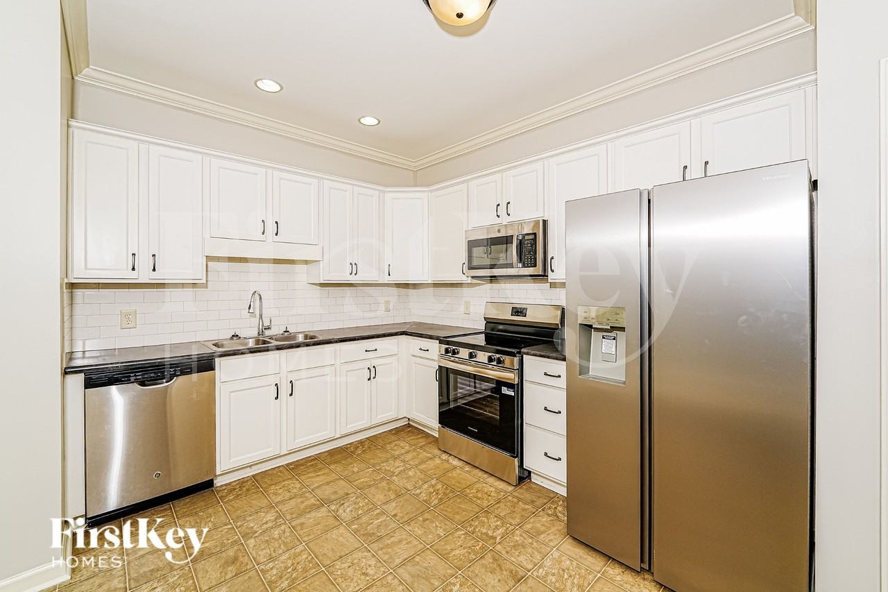 411 Odum Rd - Photo 6 of 16