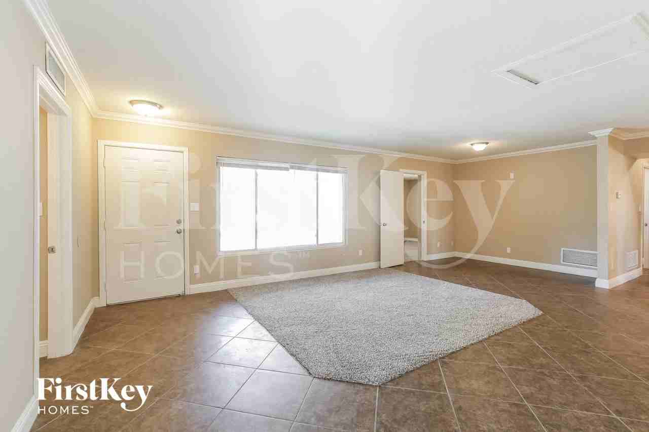 3164 Silver Saddle St - Photo 7 of 15