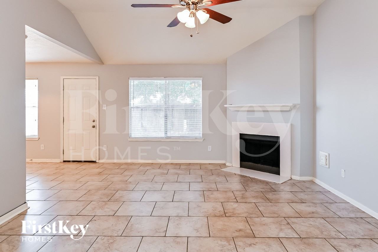 28914 Stone Fox Dr - Photo 2 of 16