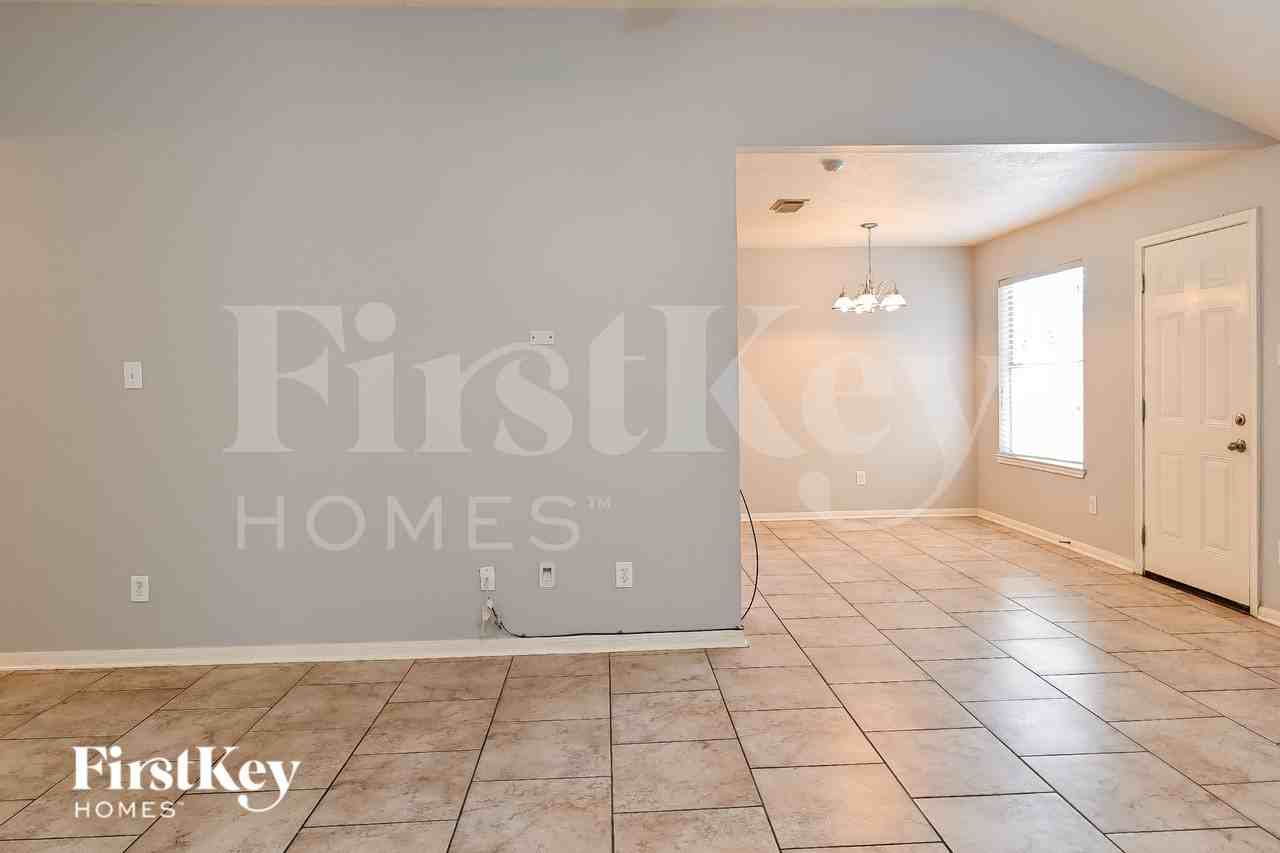 28914 Stone Fox Dr - Photo 3 of 16