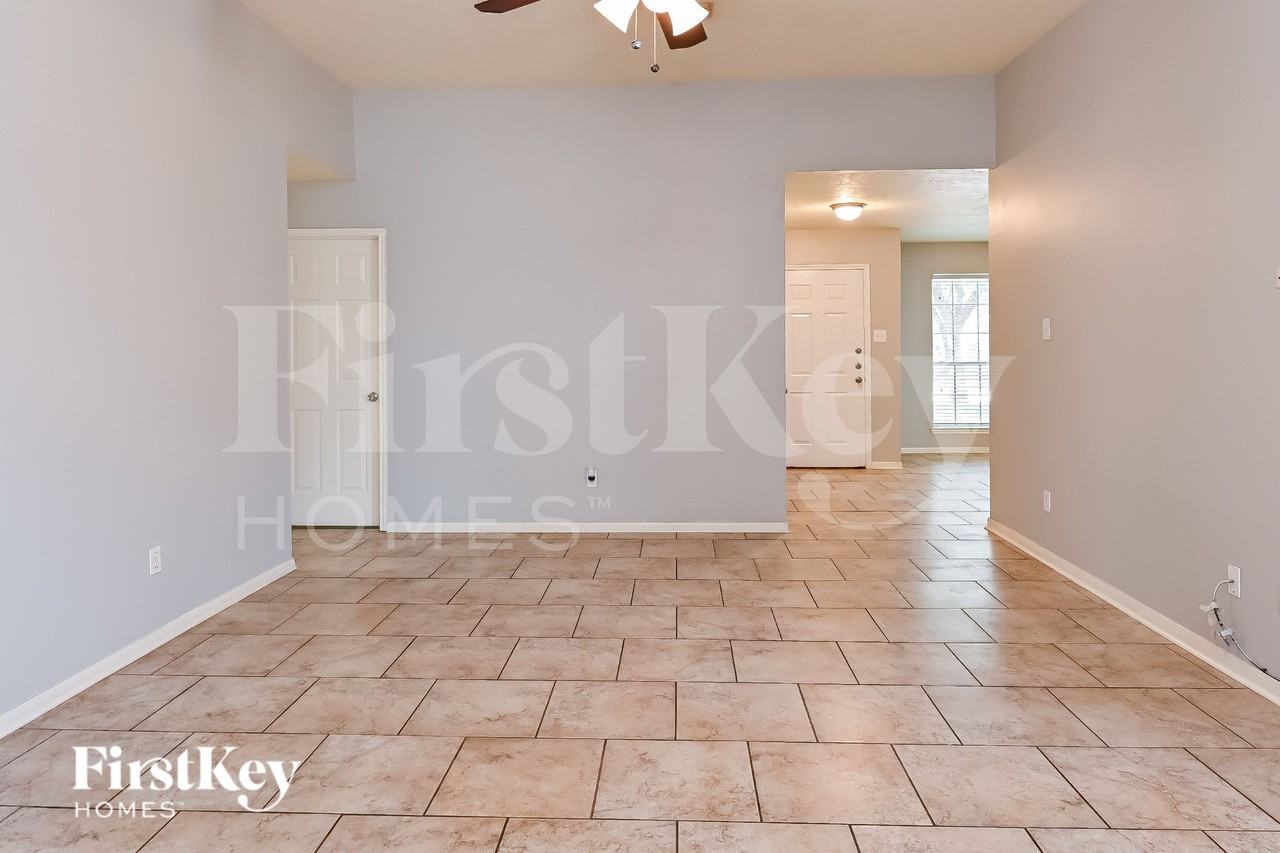 28914 Stone Fox Dr - Photo 4 of 16