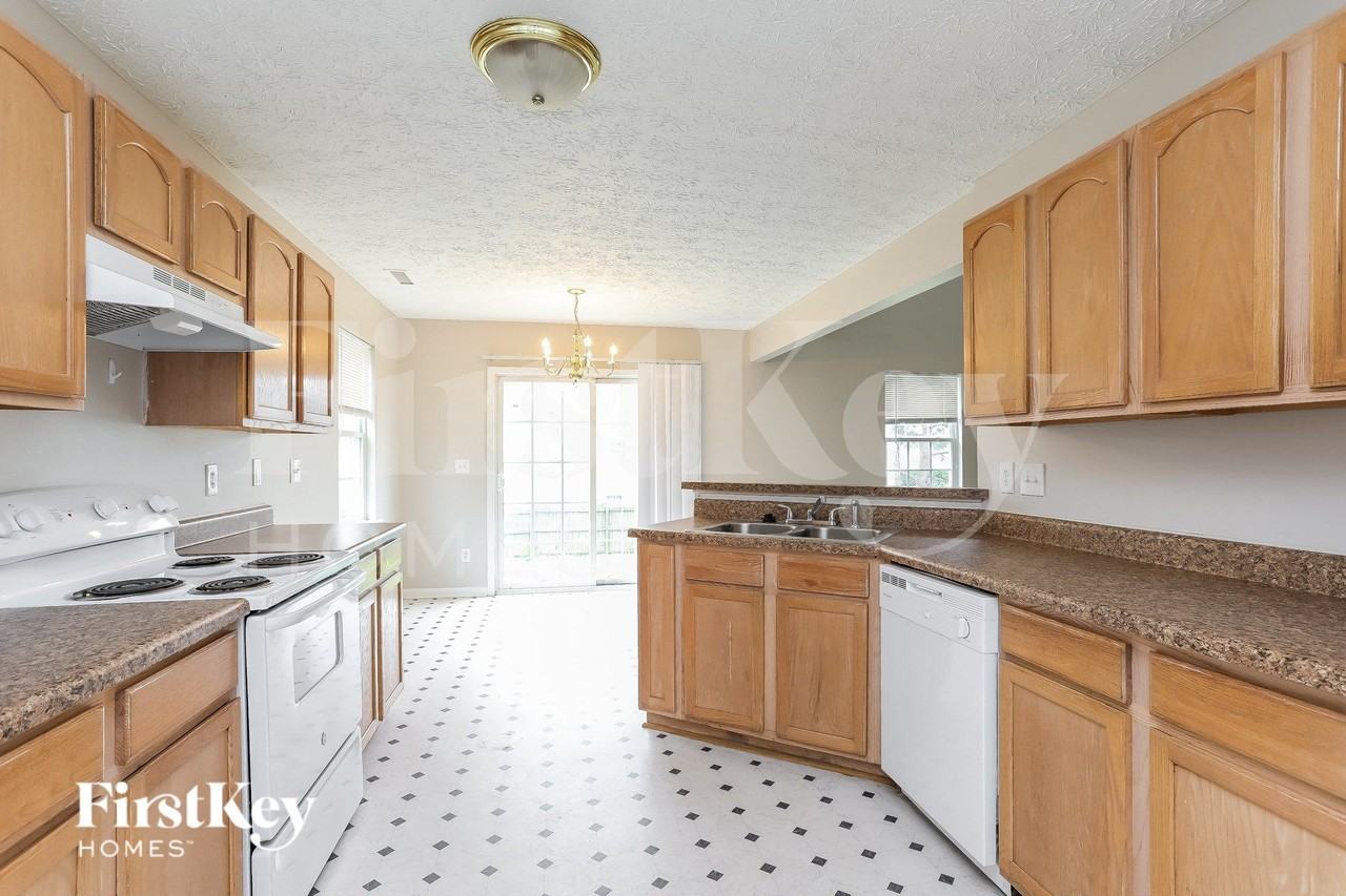2847 Maidenhair Dr - Photo 4 of 13