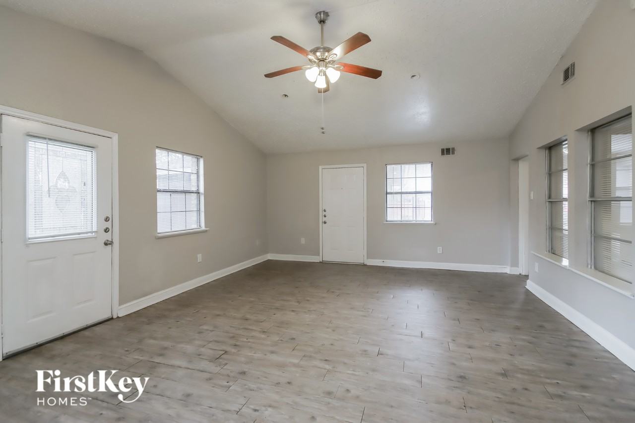23202 Whispering Willow Dr - Photo 3 of 15