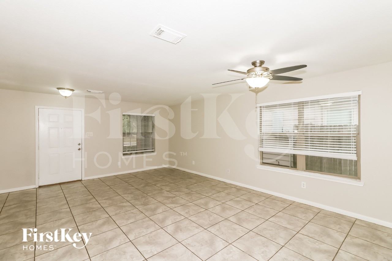 20539 Cypress Gully Dr - Photo 3 of 17
