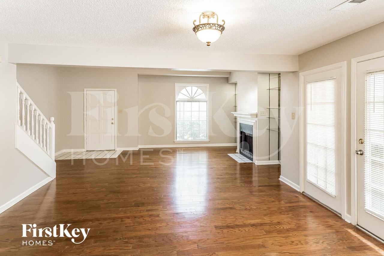 1611 Smokehouse Dr - Photo 4 of 15
