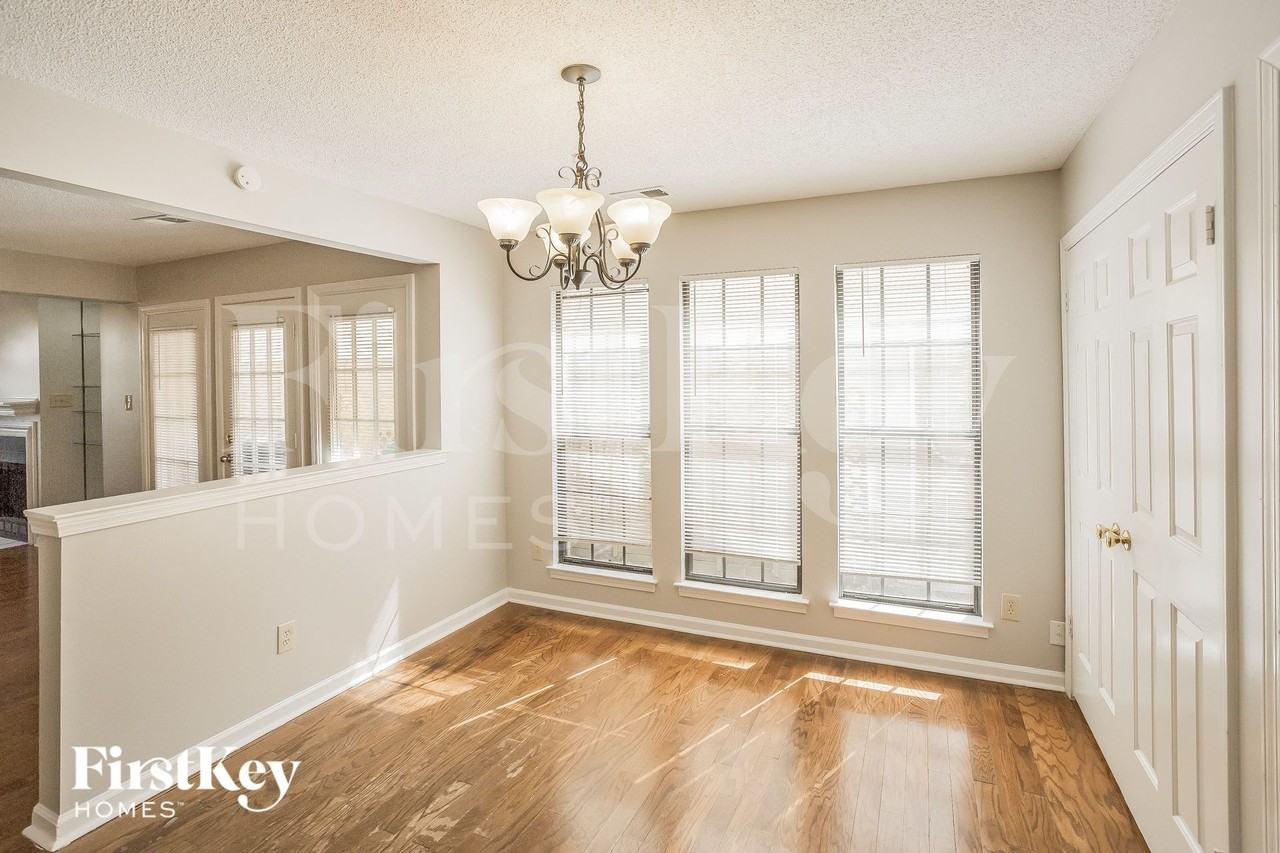 1611 Smokehouse Dr - Photo 5 of 15