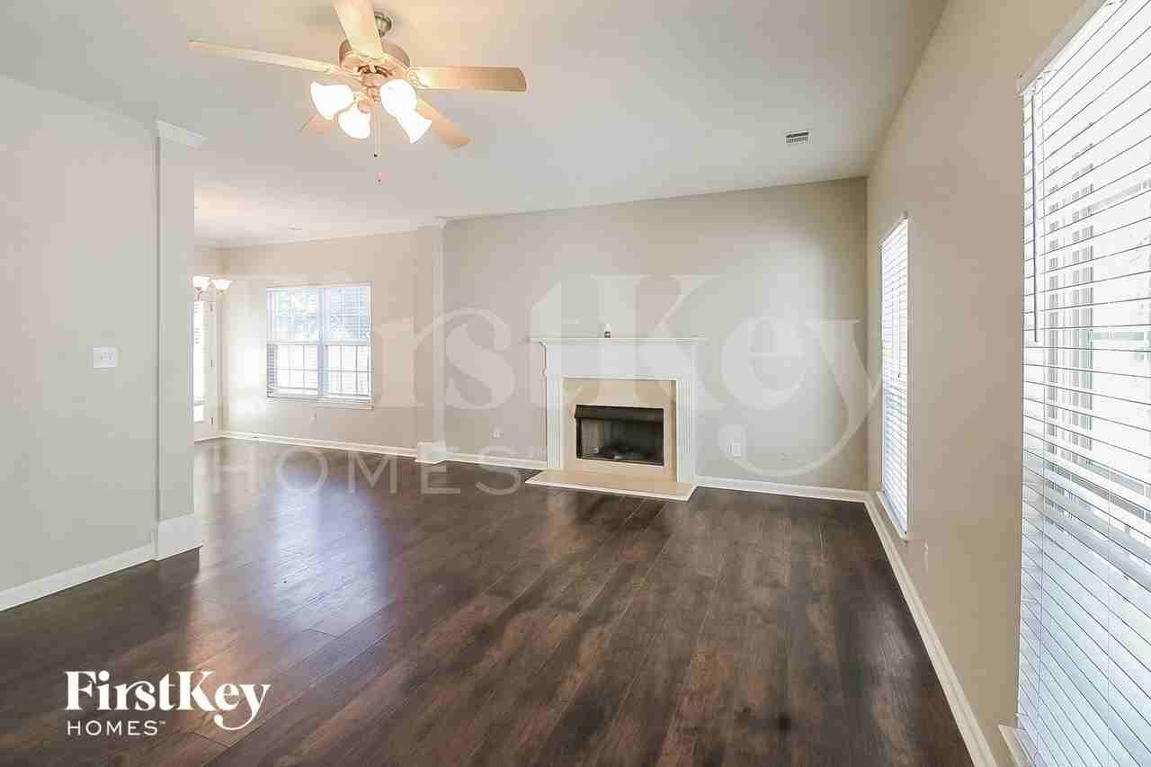 155 Prescott Ct - Photo 2 of 15