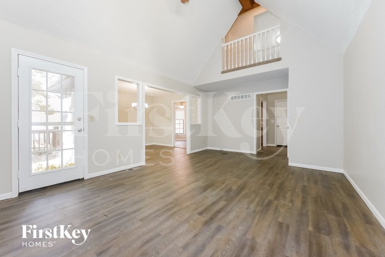 12818 S Navaho Dr - Photo 3 of 14