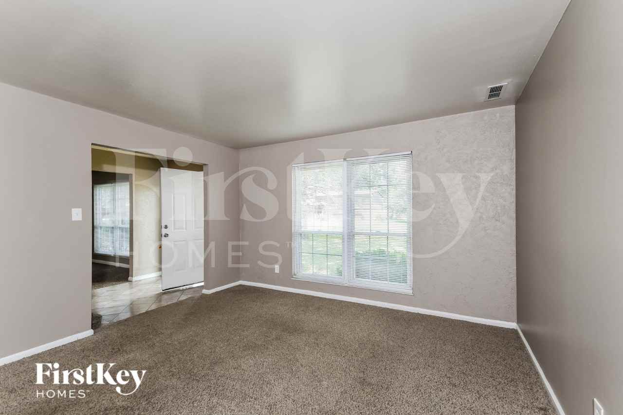 1114 Soria St - Photo 3 of 16