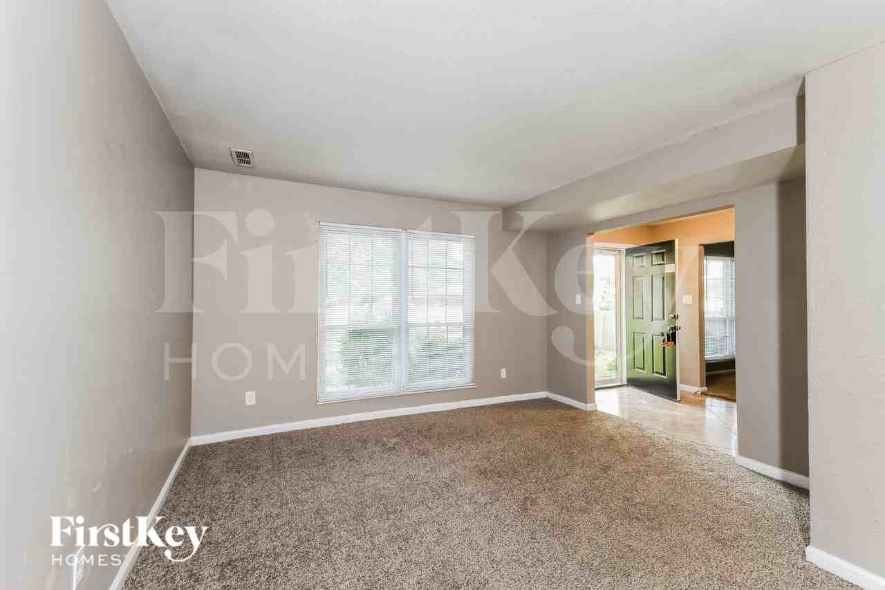 1114 Soria St - Photo 4 of 16