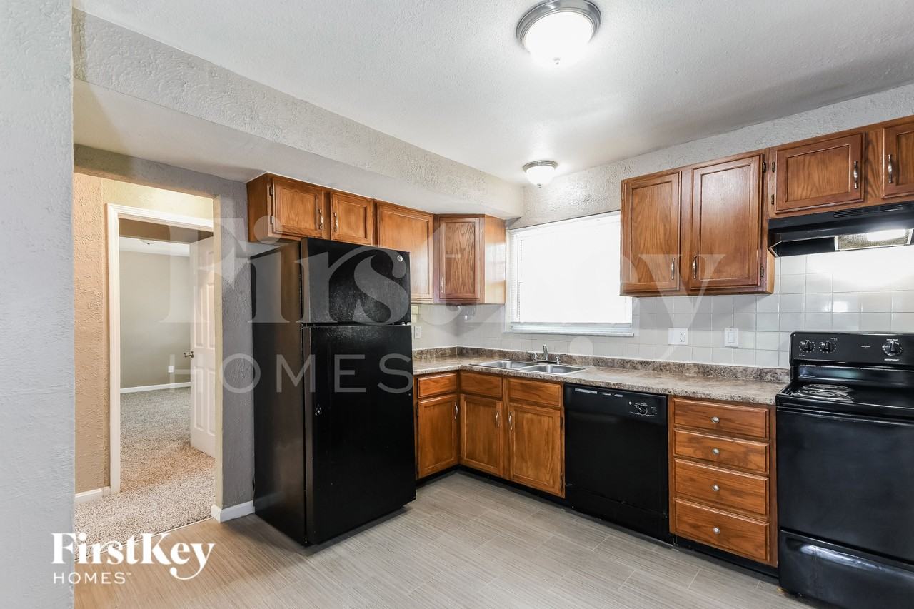 1114 Soria St - Photo 6 of 16