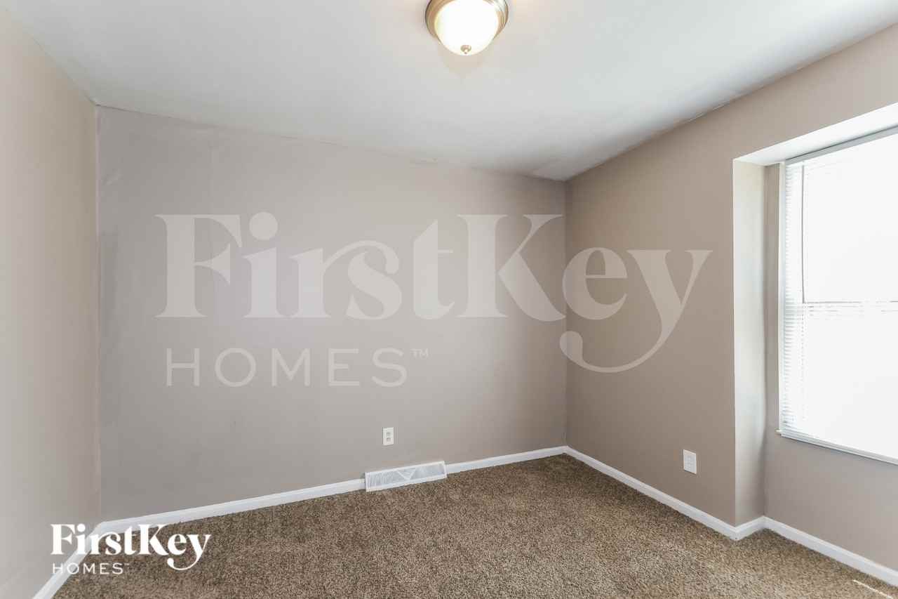 1114 Soria St - Photo 7 of 16