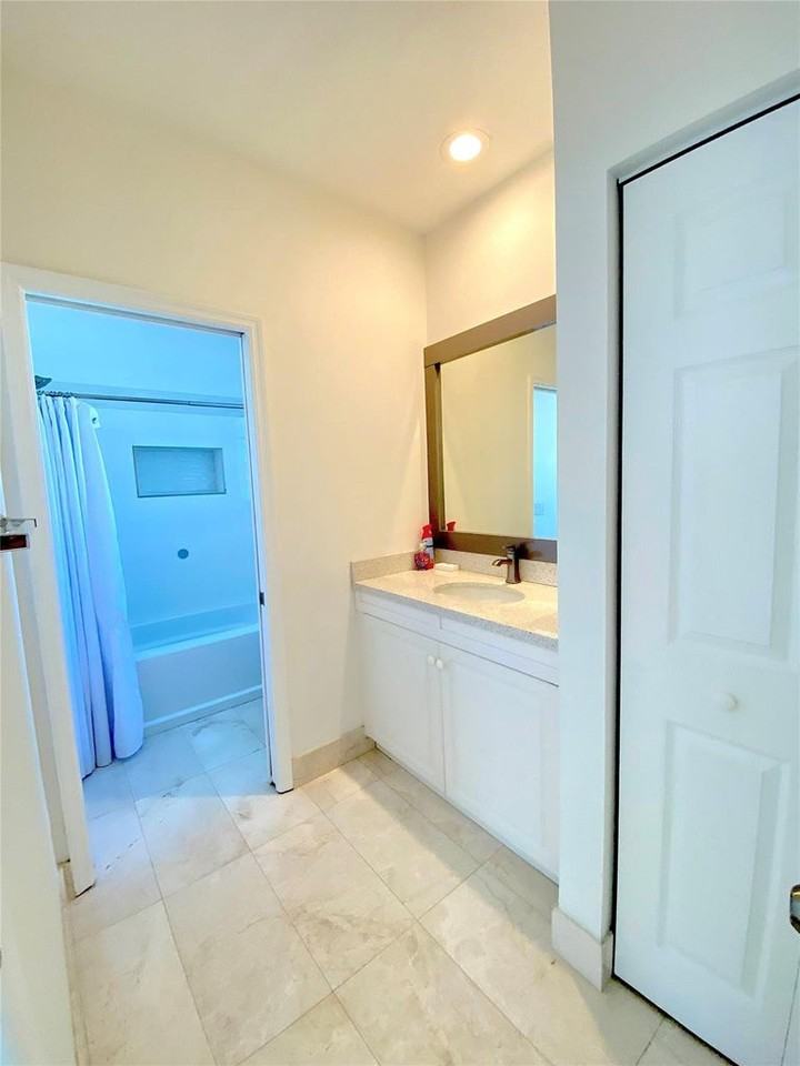 5830 Nw 119th Dr - Photo 5 of 28