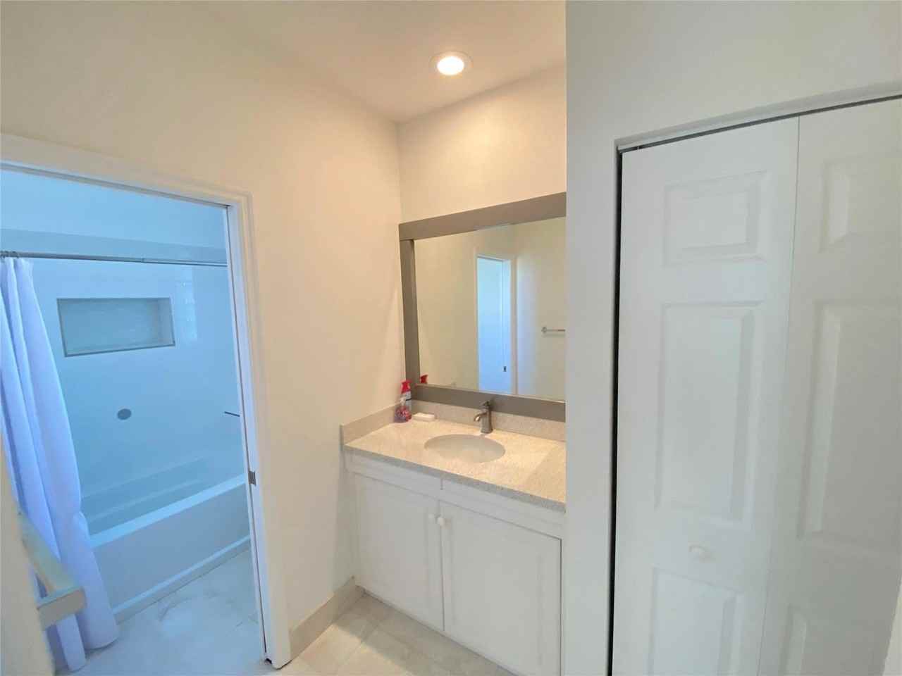 5830 Nw 119th Dr - Photo 6 of 28